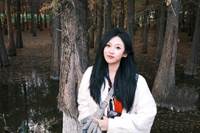 人站在雪地上AI 生成的内容可能不正确。